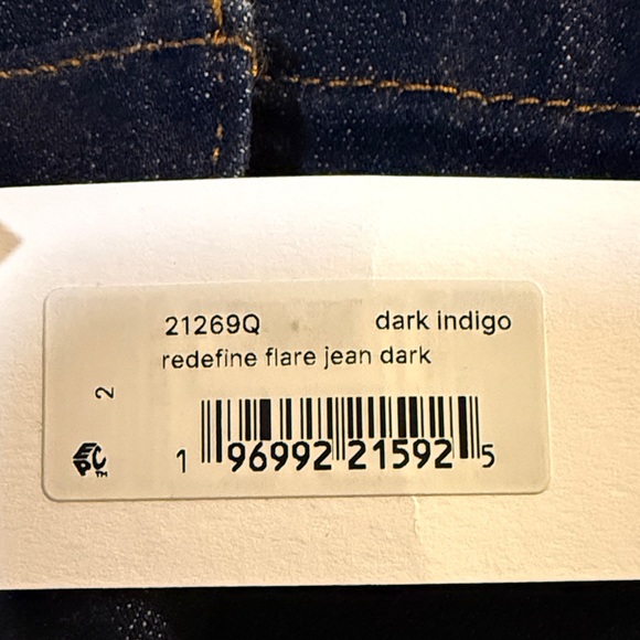 SPANXsculpt™ ReDefine
Flare Jeans Petite size 2 (fits like a 0) - Picture 2 of 2